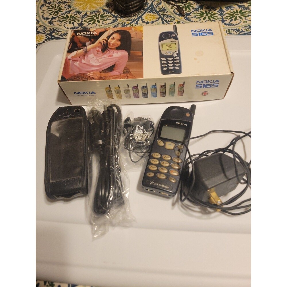 Nokia 5165 - Black (US Cellular) TDMA  Candybar Phone Box Case Car Plug Charger